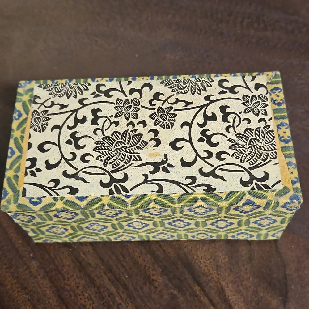 Geometric Patterned Box - Picture 4 of 4